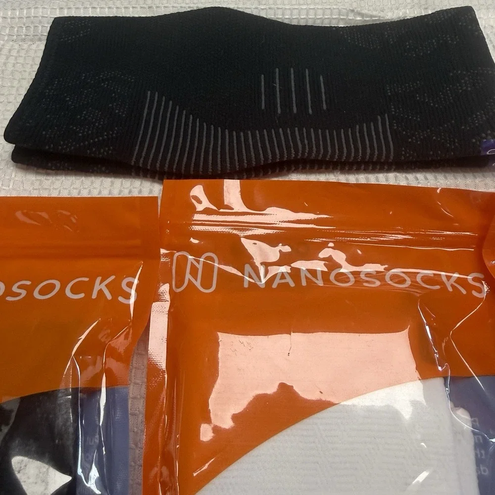 Lot 4 Nano Socks 3D Nano-Weave Compression Socks 2 Black 2 White Size 2 New